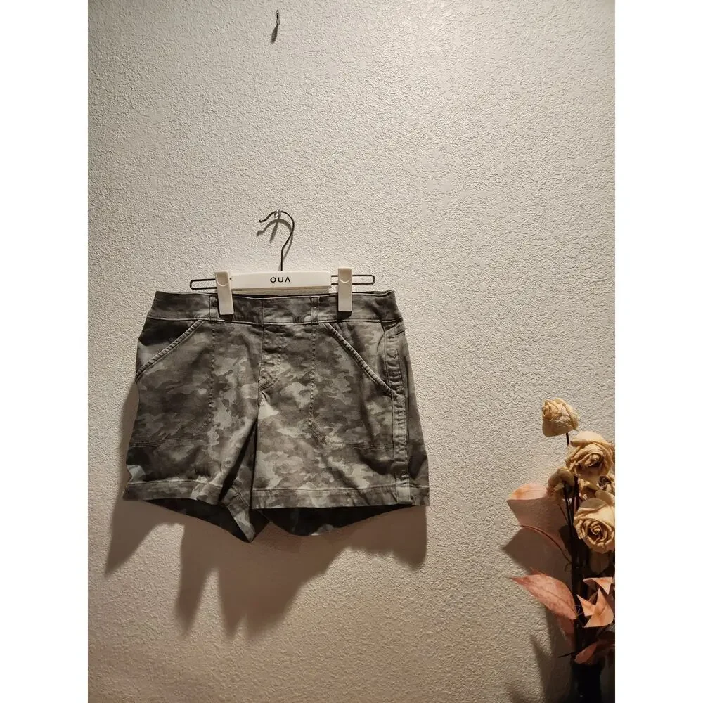 Spanx Women's‎ Camo Shorts Medium Pull-On Stretch Comfortable High-Rise Casual